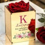 Σετ 2 Δώρα για Μαμά, Κόκκινο Τριαντάφυλλο με Όνομα & Μπρελόκ