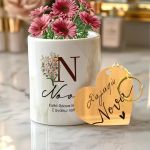 Σετ 2 Δώρα για Νονά, Κασπώ με Σχέδιο Ανθοδέσμη & Μπρελόκ