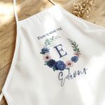 Εξατομικευμένη Ποδιά Βάπτισης με Σχέδιο Blue Roses για την Νονά