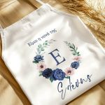 Εξατομικευμένη Ποδιά Βάπτισης με Σχέδιο Blue Roses για την Νονά