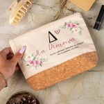 Εκρού Νεσεσέρ με Όνομα & Αφιέρωση, Μοναδικό Δώρο για Δασκάλα