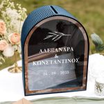 Γαμήλιο Κουτί Ευχών με Ονόματα σε Σχήμα Καμάρα