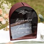 Κουτί Ευχών για Γάμο Ξύλινο με Ονόματα σε Σχήμα Καμάρας