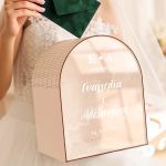 Κουτί Ευχών Γάμου Ξύλινο σε Σχήμα Καμάρα με Ονόματα