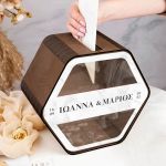 Γαμήλιο Κουτί Ευχών Εξάγωνο με Ονόματα και Μονογράμματα