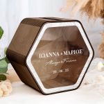 Κουτί Γαμήλιο Ευχών με Ονόματα σε Ξύλινο Εξάγωνο Σχήμα