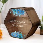 Κουτί Ευχών Γάμου Ξύλινο με Εξάγωνο Σχήμα και ΟνόματαΚουτί Ευχών Γάμου Ξύλινο με Εξάγωνο Σχήμα και Ονόματα