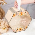 Κουτί Ευχών Γάμου σε Ξύλινο Εξάγωνο Σχήμα με Ονόματα