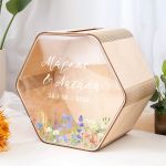 Κουτί Ευχών Ξύλινο Γάμου με Εξάγωνο Σχήμα και Ονόματα