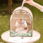 Ξύλινο Κουτί Ευχών για Βάφτιση σε Σχήμα Καμάρας με Όνομα