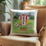 Μαξιλάρι Προσωποποιημένο με Όνομα και Ερυρόλευκη Φανέλα