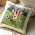 Μαξιλάρι Προσωποποιημένο με Όνομα και Ερυρόλευκη Φανέλα