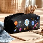 Προσωποποιημένη Σχολική Κασετίνα Μαύρη με Σχέδιο Πλανήτες