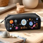 Προσωποποιημένη Σχολική Κασετίνα Μαύρη με Σχέδιο Πλανήτες