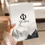 Τετράδιο Σπιράλ Α4 με Θέματα, Σχέδιο με Βουνά & Μονόγραμμα