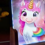 Επιτραπέζιο Φωτιστικό LED με Φωτογραφία και Σχέδιο Μονόκερο