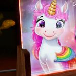 Επιτραπέζιο Φωτιστικό LED με Φωτογραφία και Σχέδιο Μονόκερο