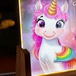 Επιτραπέζιο Φωτιστικό LED με Φωτογραφία και Σχέδιο Μονόκερο